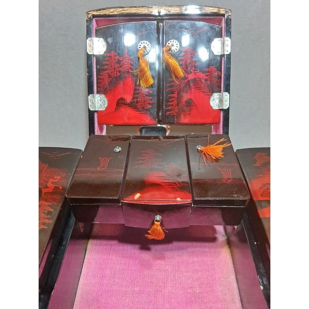 Japanese Black and Red Lacquered Musical Jewelry Box Circa 1970 With Key